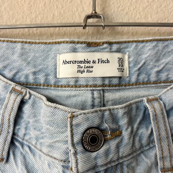 Abercrombie & Fitch Light Wash High Rise Loose Drapey Rigid Jeans Size 30 - Picture 4 of 5